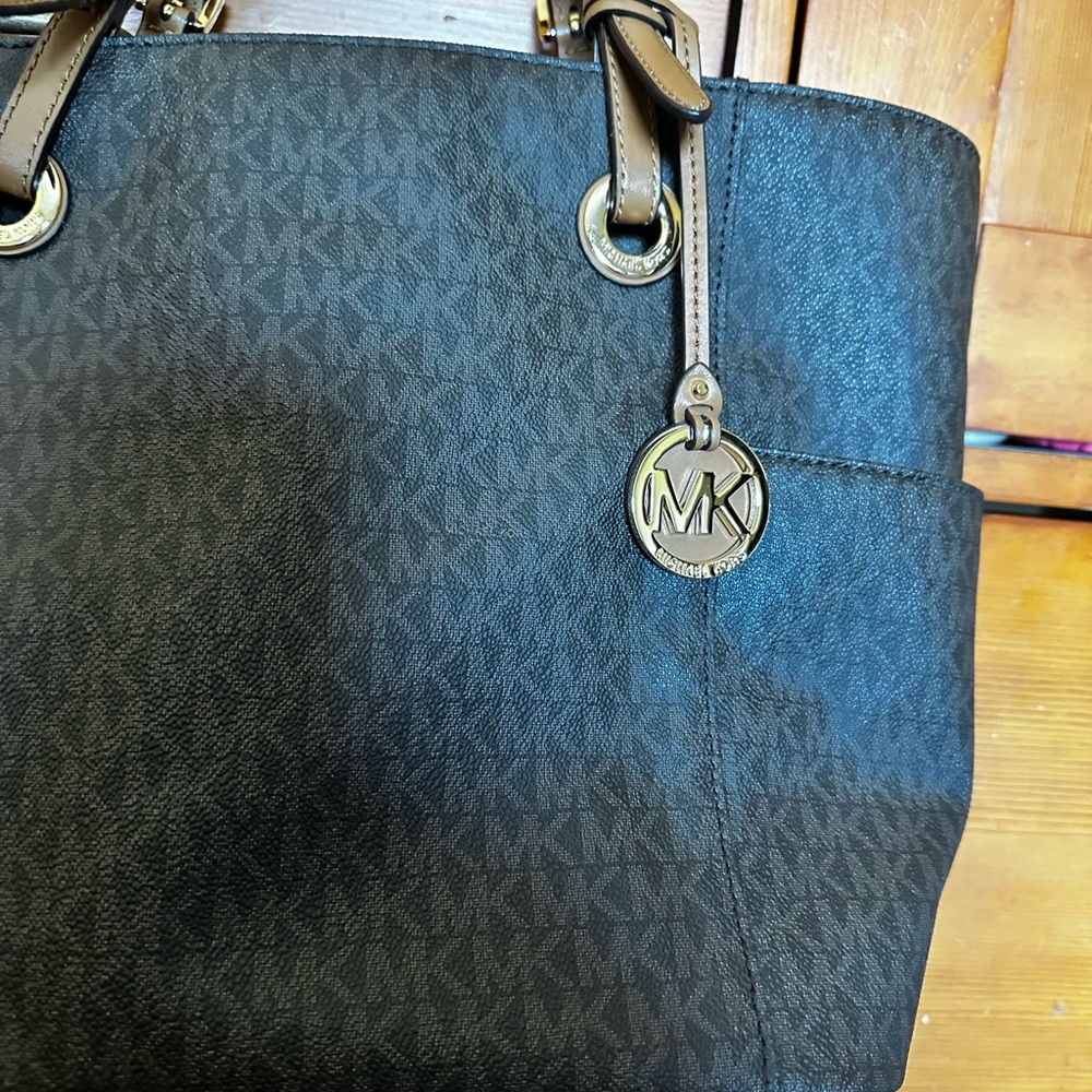 Michael Kors Jet Set Large Travel Shoulder Signature Tote - Picture 2 of 8